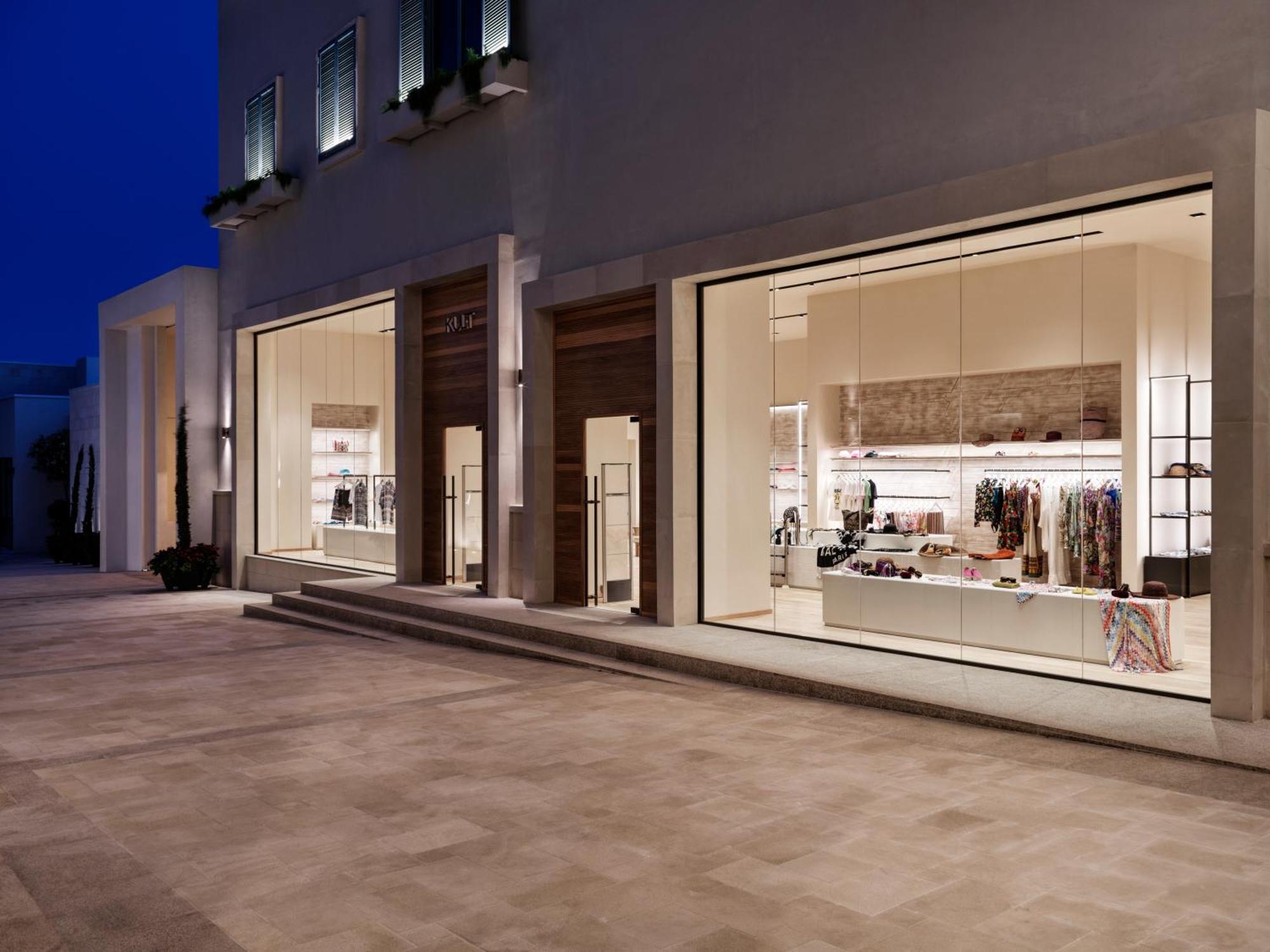 City Of Dreams Mediterranean - Integrated Resort, Casino & Entertainment Limassol Bagian luar foto The Row store in Porto Cervo, Sardinia