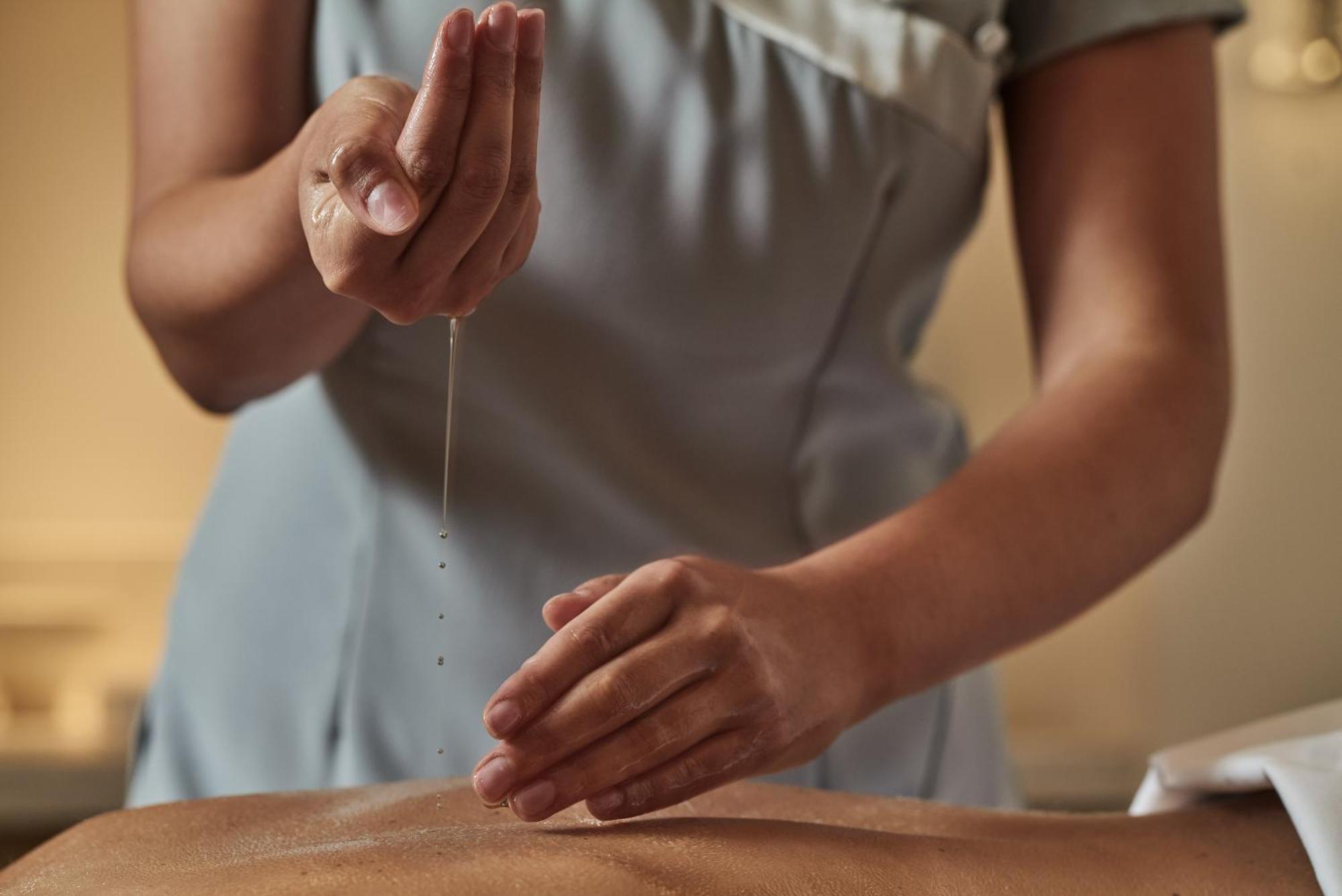 City Of Dreams Mediterranean - Integrated Resort, Casino & Entertainment Limassol Bagian luar foto Massage with oil