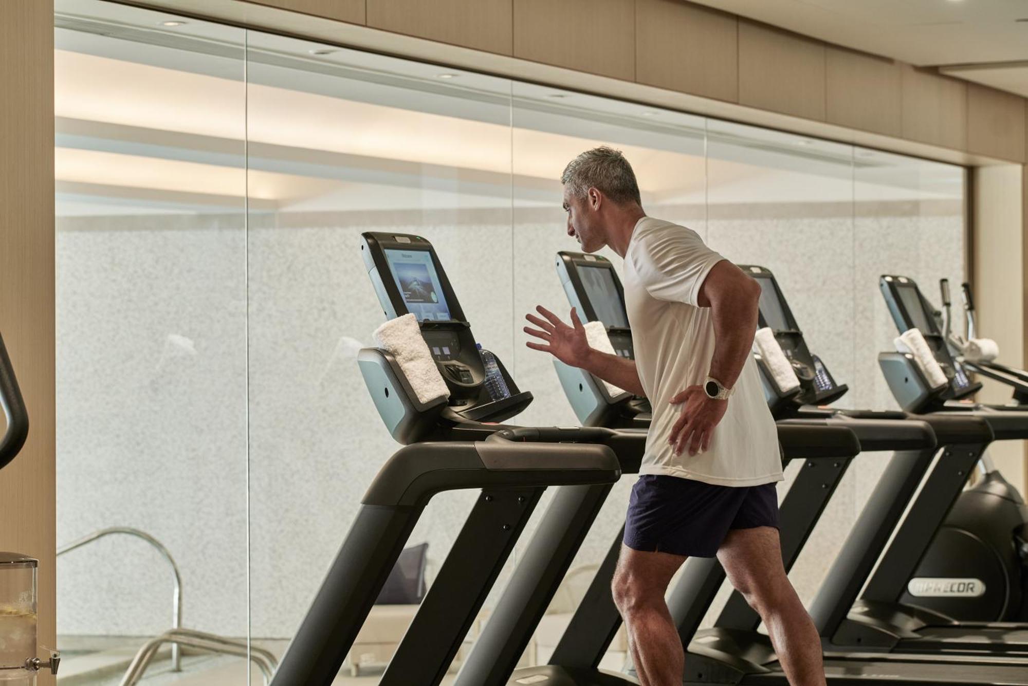 City Of Dreams Mediterranean - Integrated Resort, Casino & Entertainment Limassol Bagian luar foto A treadmill