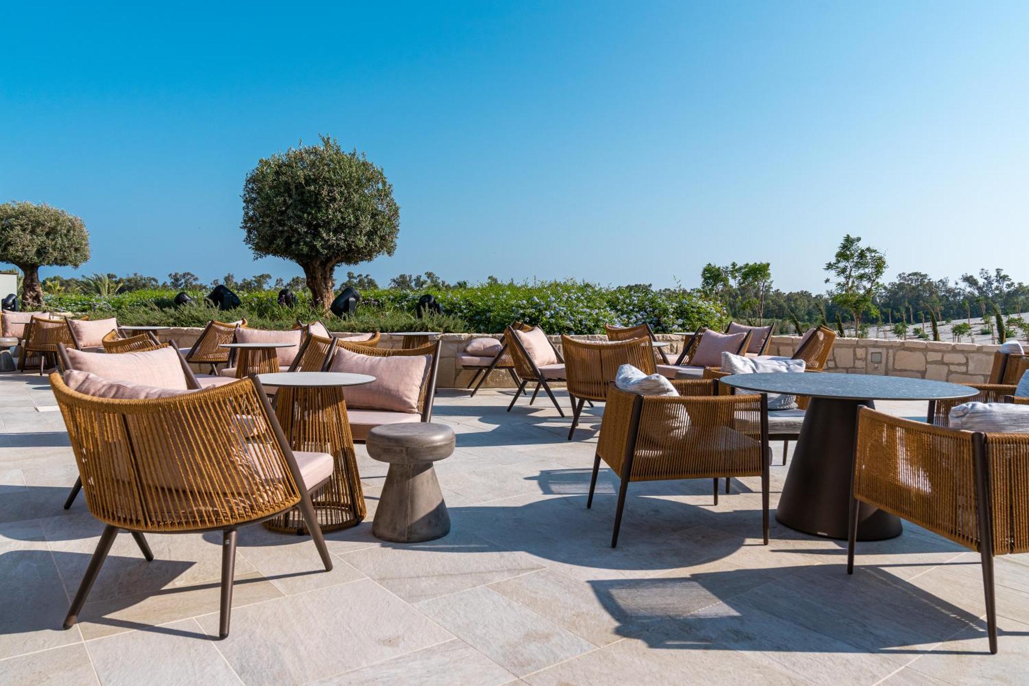City Of Dreams Mediterranean - Integrated Resort, Casino & Entertainment Limassol Bagian luar foto The Terrace at the Westin Resort & Villas, Naos Beach Club