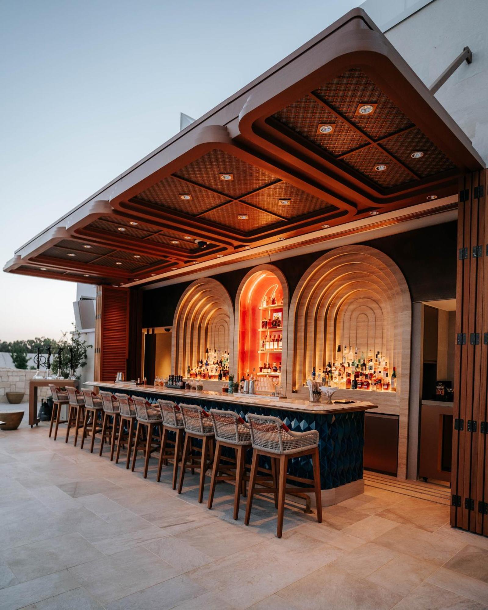 City Of Dreams Mediterranean - Integrated Resort, Casino & Entertainment Limassol Bagian luar foto The rooftop bar at the hotel
