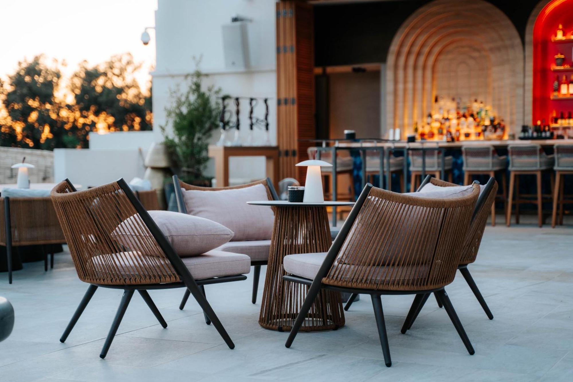City Of Dreams Mediterranean - Integrated Resort, Casino & Entertainment Limassol Bagian luar foto The rooftop bar at the hotel