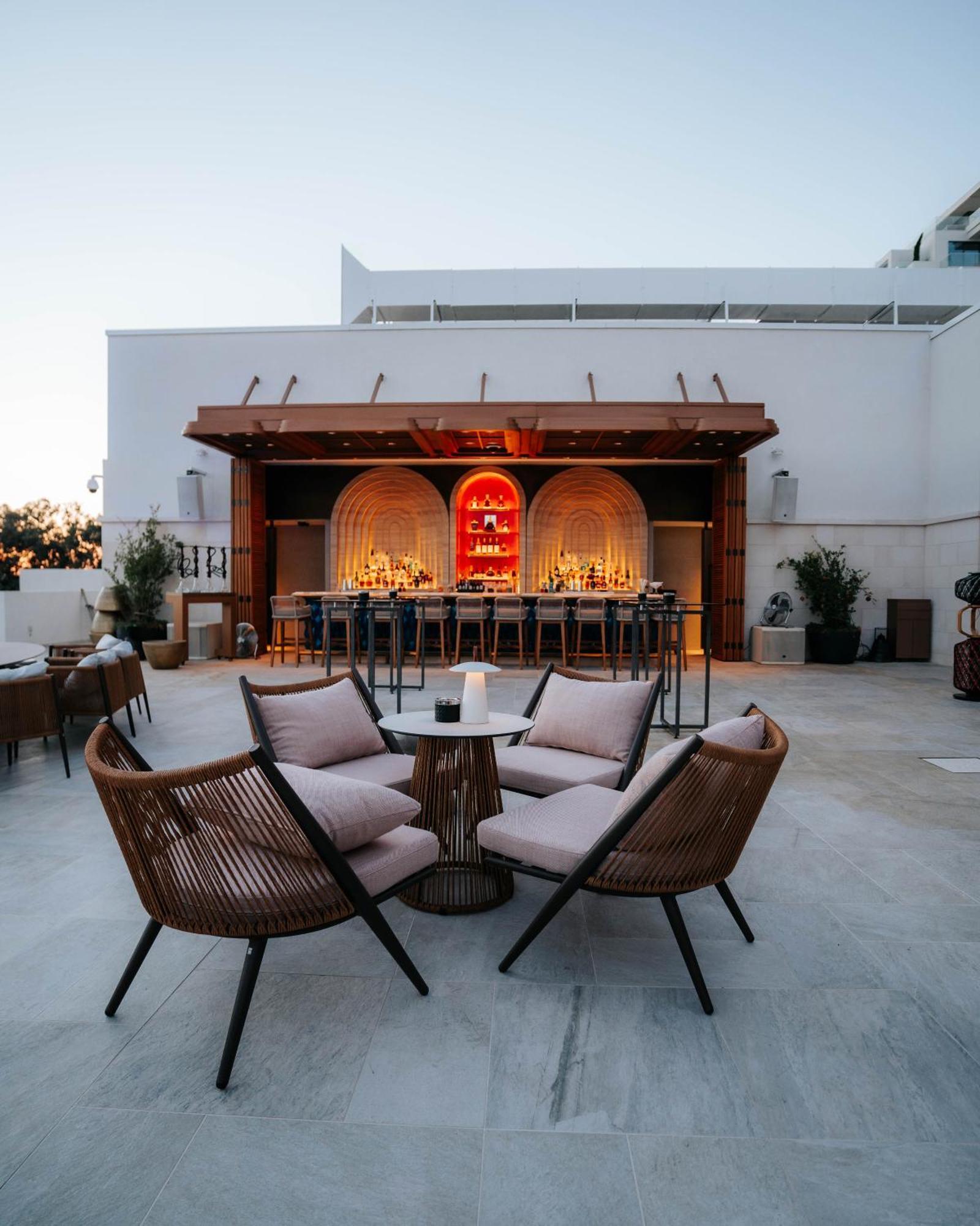 City Of Dreams Mediterranean - Integrated Resort, Casino & Entertainment Limassol Bagian luar foto The rooftop bar at the hotel