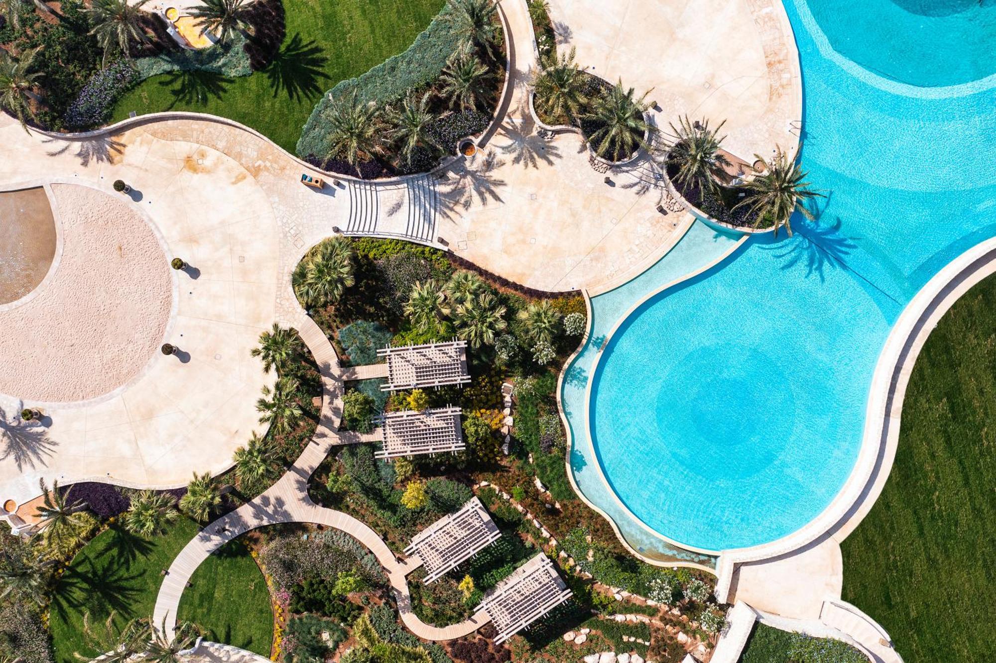 City Of Dreams Mediterranean - Integrated Resort, Casino & Entertainment Limassol Bagian luar foto Aerial view of the resort