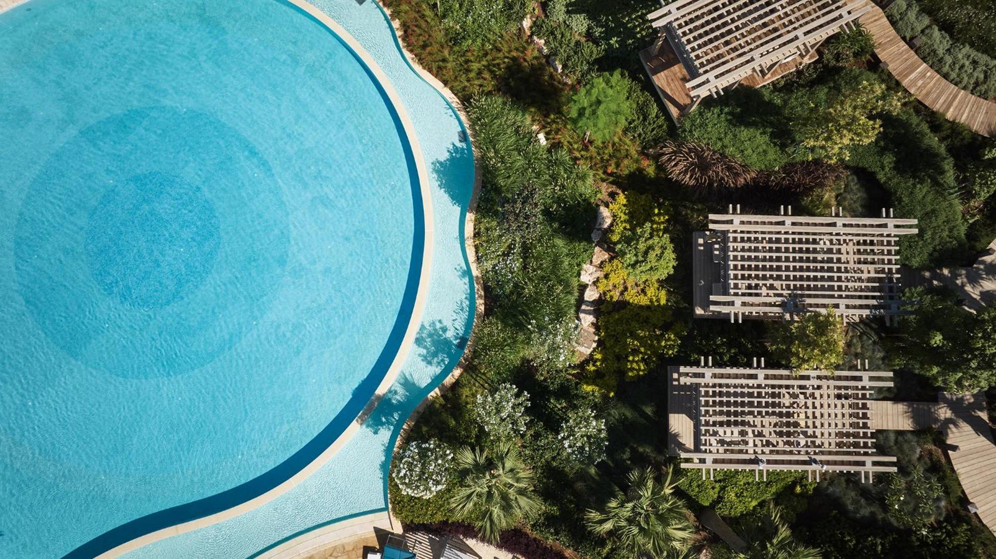 City Of Dreams Mediterranean - Integrated Resort, Casino & Entertainment Limassol Bagian luar foto Aerial view of the pool