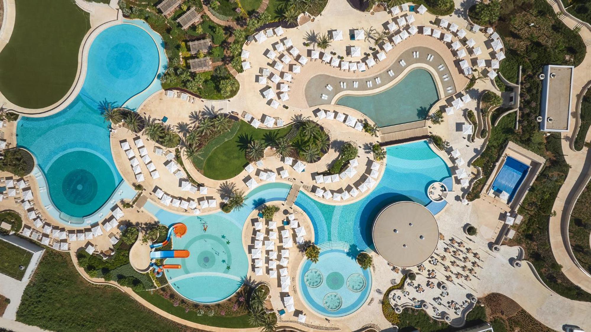 City Of Dreams Mediterranean - Integrated Resort, Casino & Entertainment Limassol Bagian luar foto Aerial view of the resort