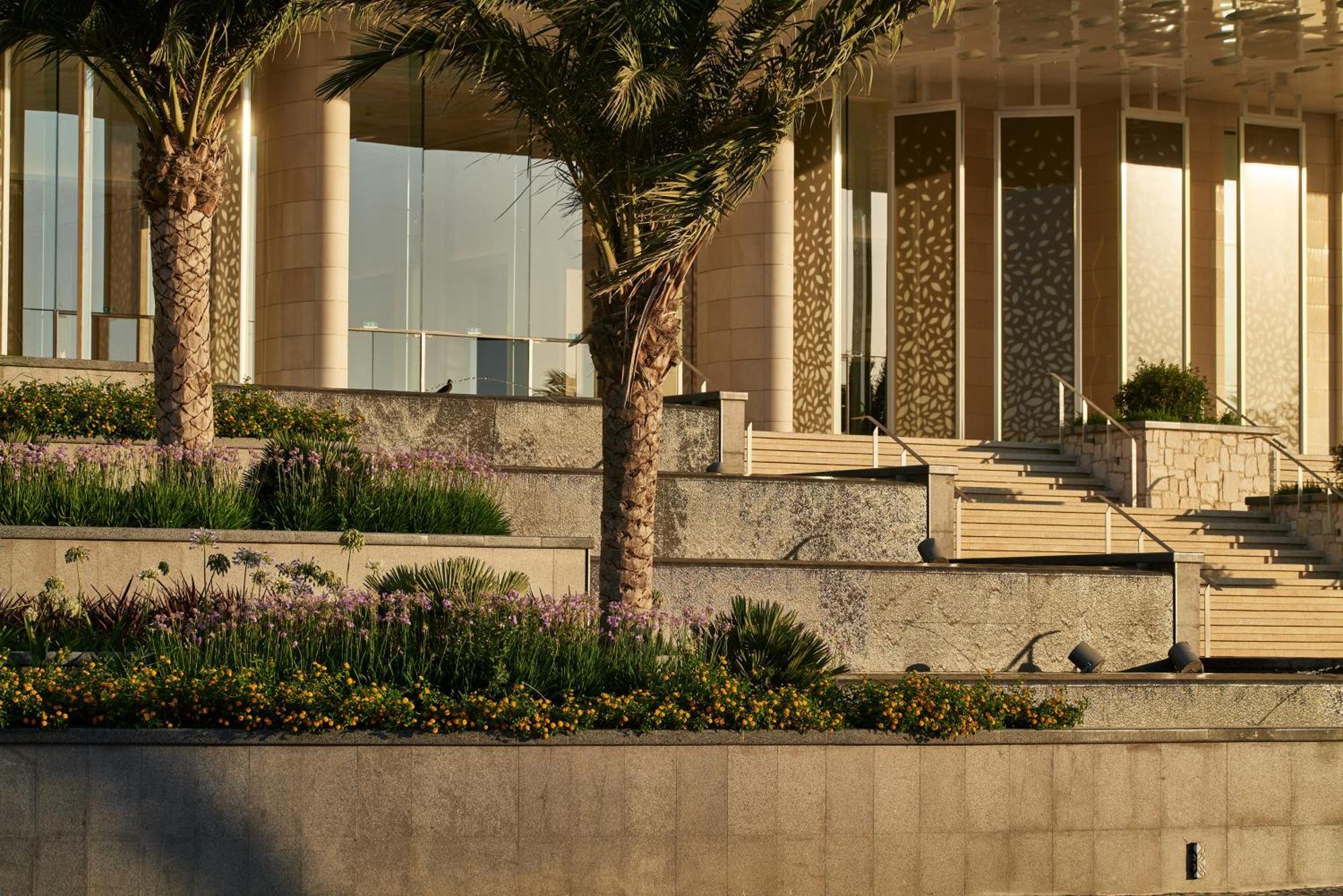 City Of Dreams Mediterranean - Integrated Resort, Casino & Entertainment Limassol Bagian luar foto The Four Seasons Hotel, Bahrain