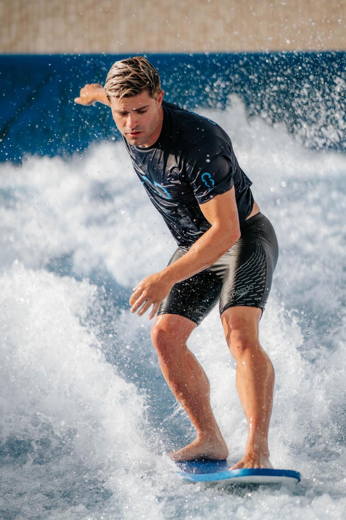 City Of Dreams Mediterranean - Integrated Resort, Casino & Entertainment Limassol Bagian luar foto A surfer wearing a wetsuit