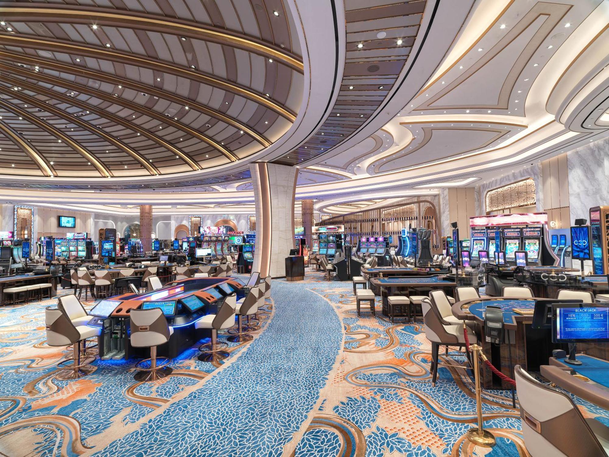 City Of Dreams Mediterranean - Integrated Resort, Casino & Entertainment Limassol Bagian luar foto The casino floor at Wynn Las Vegas