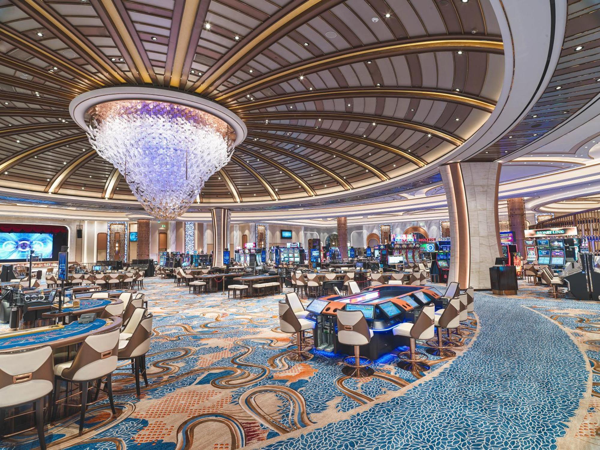 City Of Dreams Mediterranean - Integrated Resort, Casino & Entertainment Limassol Bagian luar foto The casino floor at Wynn Las Vegas